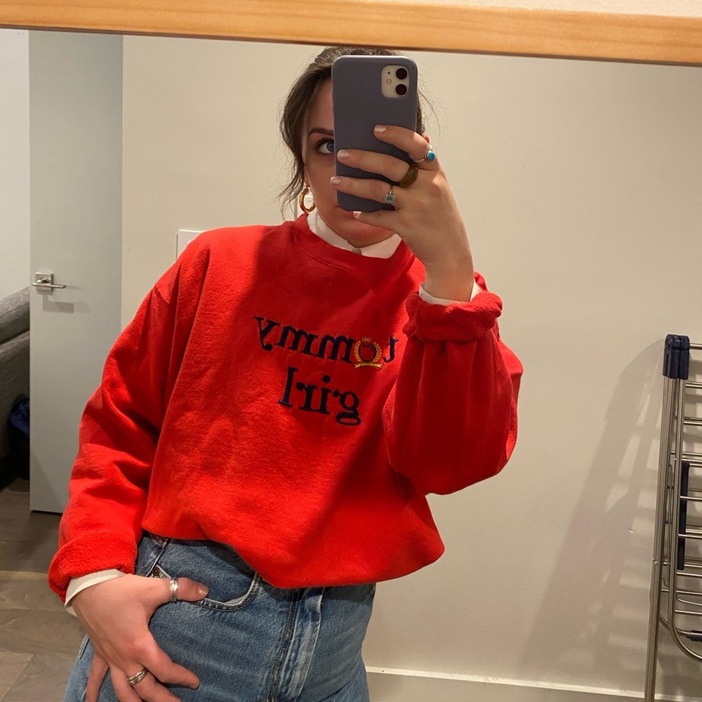 Red Vintage Tommy Hilfiger Sweatshirt. 🍒